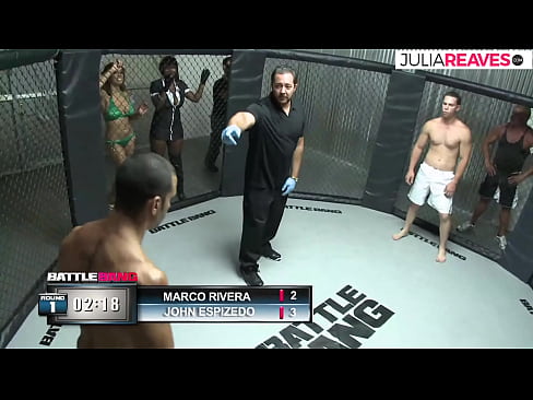 ❤️ Ultimate Fighter ቀለበቱ ውስጥ ከተጣላ በኋላ አንዲት ቁጥር ሴትን ትበዳለች። ❤ ወሲብ ☑